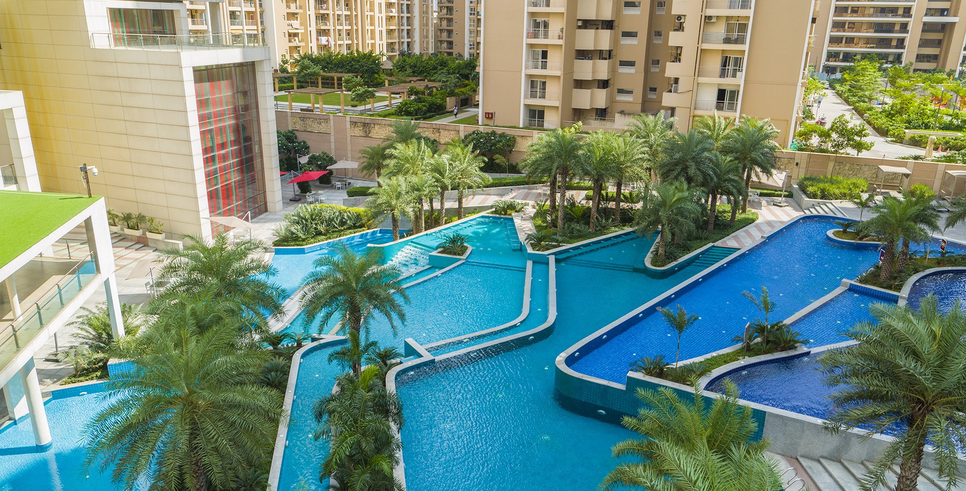 Cascading Swimming Pool with Sky Bridge